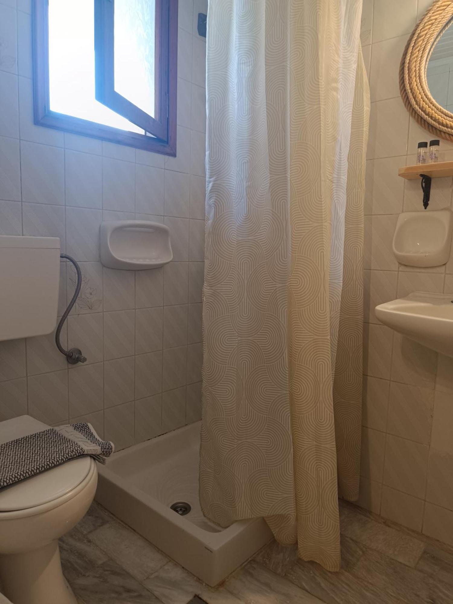 Athina Studio Apartments Kerveli Habitación foto